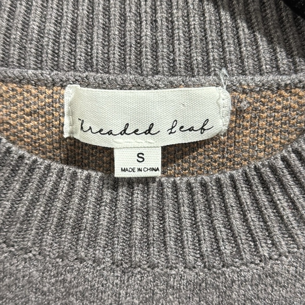 Cropped Sweater - Picture 4 of 11